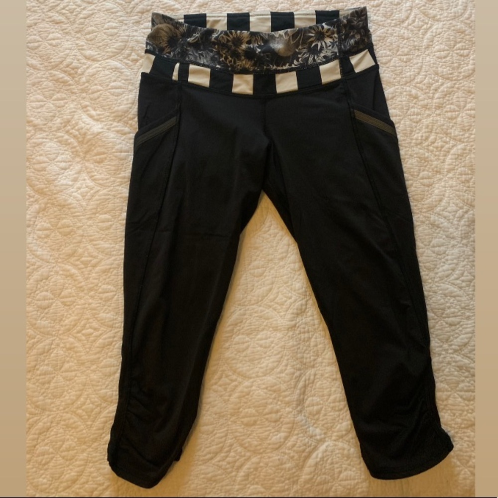 Lululemon Black floral Cropped Leggings size 4